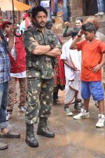 Arshad Warsi on location of film Calling Mr. Joe B Carvalho in Mumbai on 10th July 2013 (35).JPG